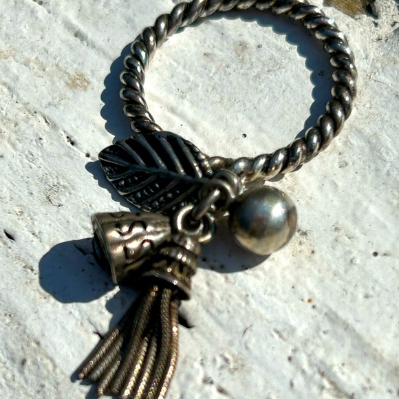Sterling Silver ring with sterling tassel - Picture 5 of 5